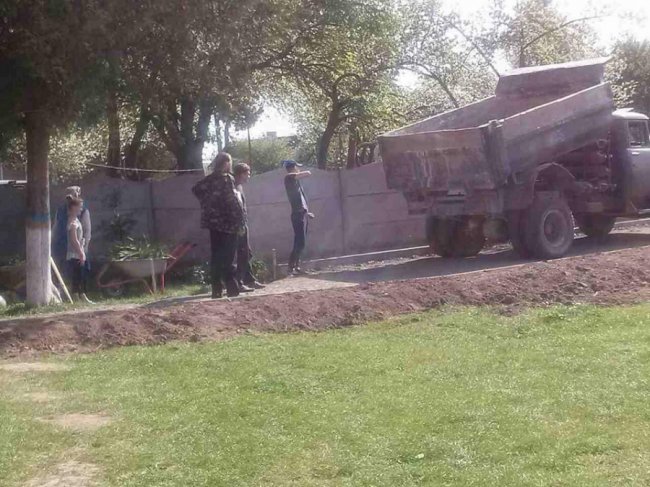 У селі під Луцьком облаштовують церковний сквер. ФОТО