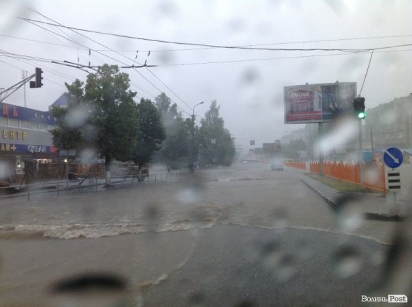Луцьк заливає. ФОТО. ВІДЕО