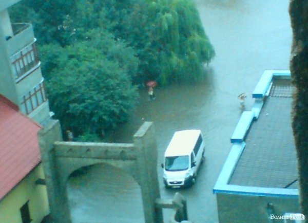 Луцьк заливає. ФОТО. ВІДЕО