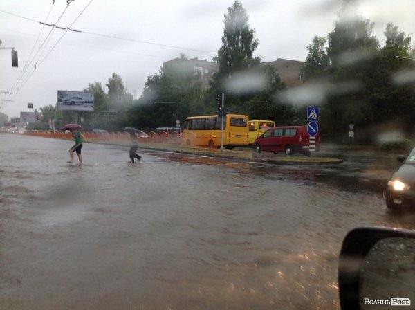 Луцьк заливає. ФОТО. ВІДЕО