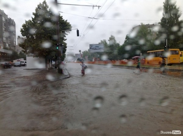 Луцьк заливає. ФОТО. ВІДЕО