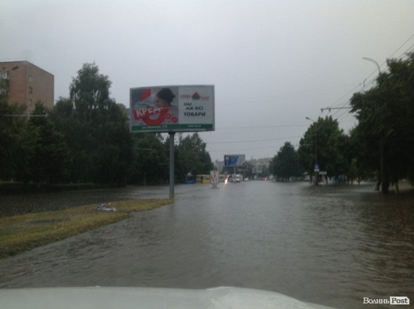 Луцьк заливає. ФОТО. ВІДЕО