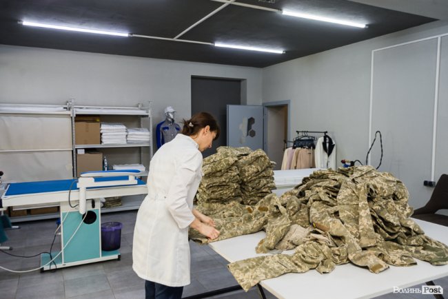 Чому брудну куртку, пальто чи пуховик варто віддати до екопральні і як це зробити у Луцьку*