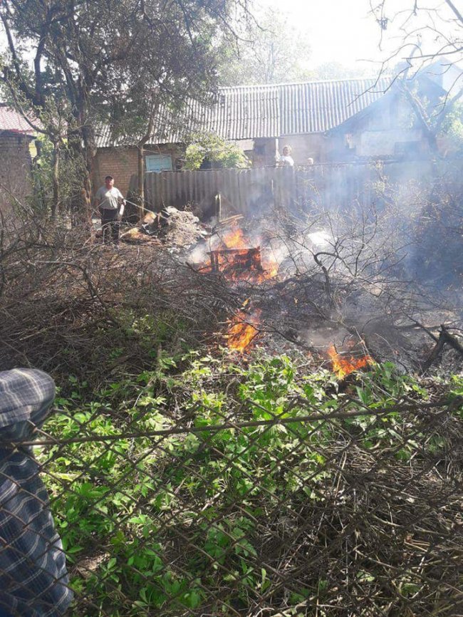 У Луцьку ледь не згоріло подвір’я