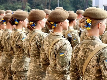 За 4 дні – понад 28 тисяч голосів: українці підтримали петицію про скасування військового обліку для жінок 