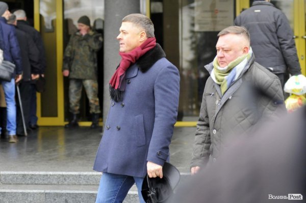 Фото прощання з міським головою Луцька Миколою Романюком