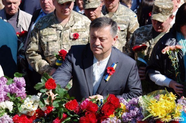 9 травня у Луцьку: квіти, сльози та молитви. ФОТО