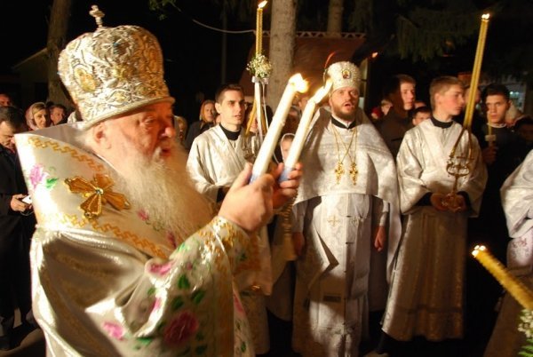 У Луцьк привезли Благодатний вогонь. ФОТО