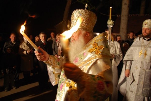 У Луцьк привезли Благодатний вогонь. ФОТО