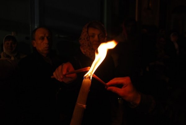 У Луцьк привезли Благодатний вогонь. ФОТО
