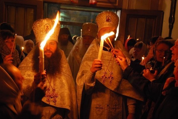У Луцьк привезли Благодатний вогонь. ФОТО