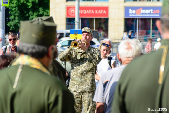 Луцьк попрощався із загиблим на Сході воїном Іллею Струком. ФОТО