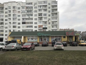 У Луцьку просять заборонити стоянку автомобілів на одній з вулиць