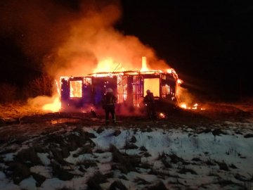 На Волині згоріла хата-пустка