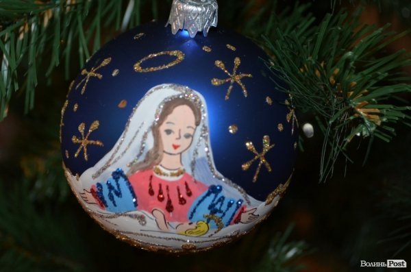 Сучасна ялинкова іграшка