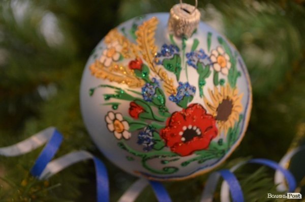 Сучасна ялинкова іграшка