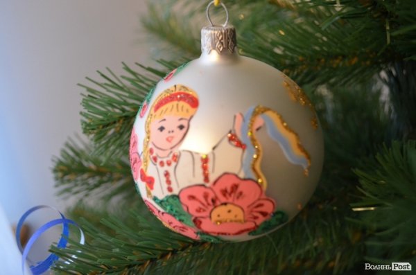Сучасна ялинкова іграшка