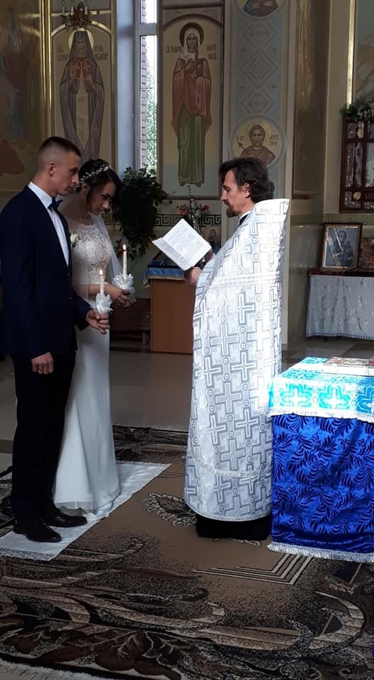 Луцькі муніципали зворушливо привітали колегу з весіллям