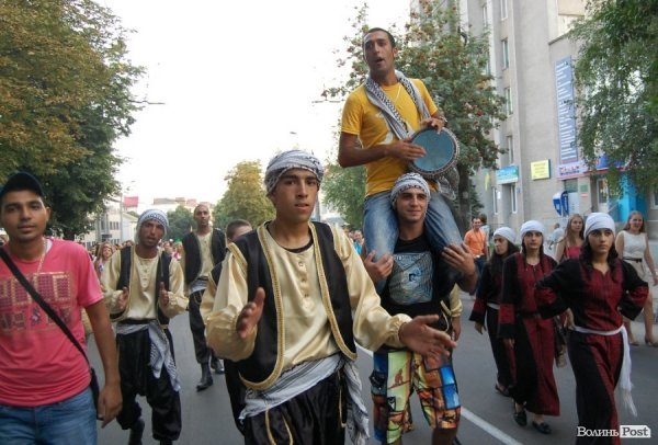 «Поліське літо з фольклором» завершили парадом, концертом і феєрверком. ФОТО