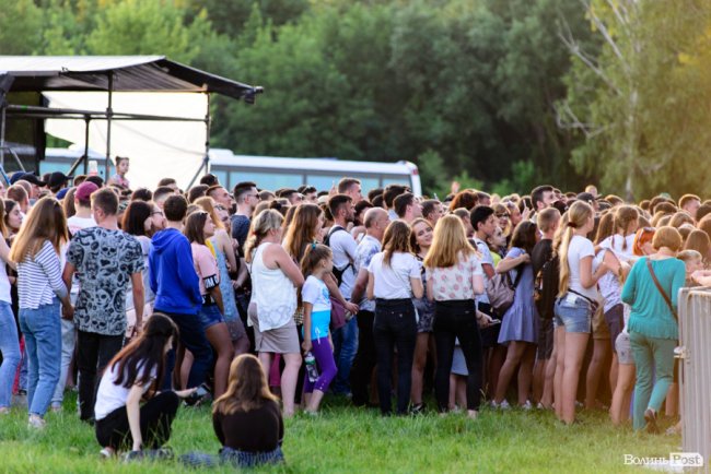 Казали «гречка», але підспівували: як у Луцьку минув безкоштовний концерт «Океану Ельзи». ФОТО 