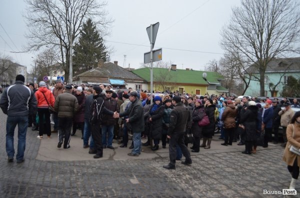 Мітинг у  Луцьку: «базарники» вимагають продовження оренди землі на 5 років. ФОТО