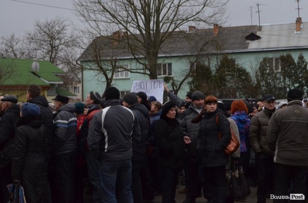 Мітинг у  Луцьку: «базарники» вимагають продовження оренди землі на 5 років. ФОТО