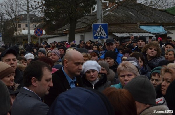 Мітинг у  Луцьку: «базарники» вимагають продовження оренди землі на 5 років. ФОТО