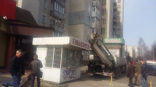 На численні звернення громадян демонтували кіоск «Луцьк преси». ФОТО