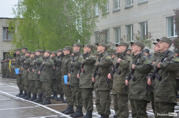 У Луцьку складали військову присягу під дощем