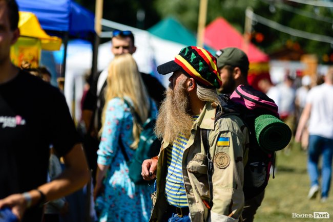 Патріотичні гутірки та захопливі бої: як минає другий день атмосферного «Бандерштату». ФОТО