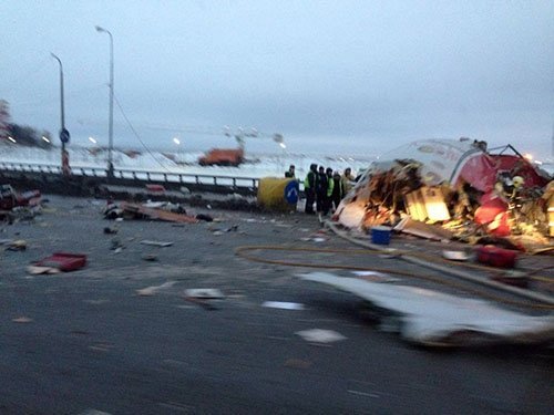 У російському аеропорті зазнав аварії літак: є загиблі. ФОТО