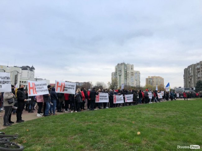 Як у Луцьку відбувався мітинг підприємців та про що говорили за зачиненими дверима. ФОТО 