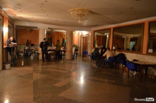 Як ночує луцький Євромайдан. ФОТО