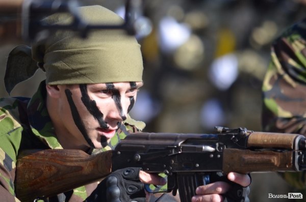 Сотні ліцеїстів склали присягу на головній площі Луцька. ФОТО