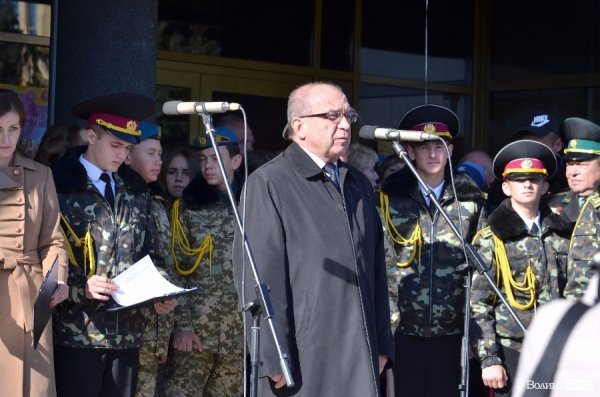 Сотні ліцеїстів склали присягу на головній площі Луцька. ФОТО