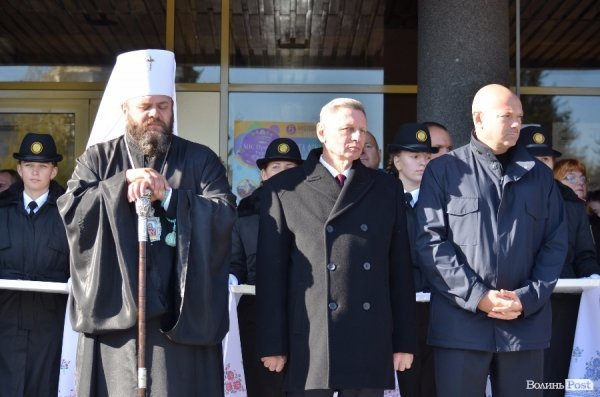 Сотні ліцеїстів склали присягу на головній площі Луцька. ФОТО