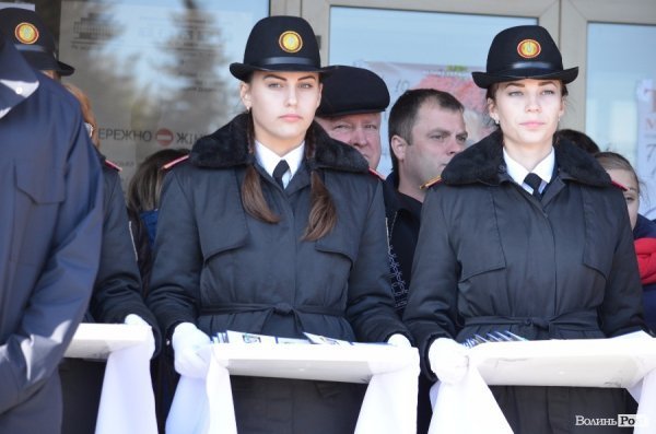 Сотні ліцеїстів склали присягу на головній площі Луцька. ФОТО