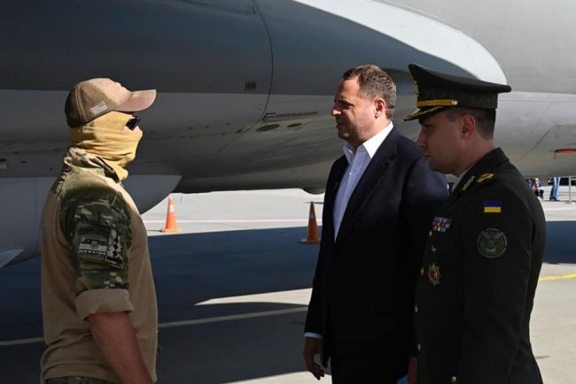 Українські літаки вивезли з Кабула близько 600 осіб – МЗС