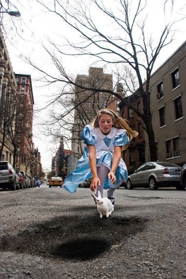 Як привернути увагу до поганого стану доріг. ФОТО