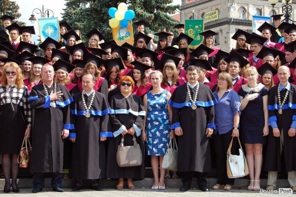 Як вручали дипломи магістрам Східноєвропейського університету. ФОТО