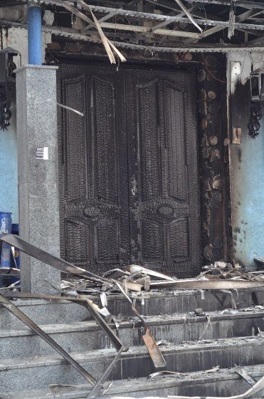 У Рівному горів офіс Партії регіонів. ФОТО