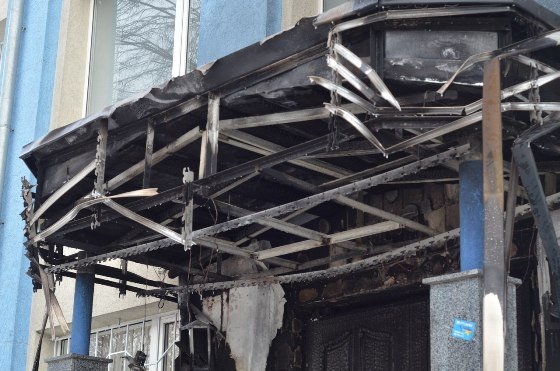 У Рівному горів офіс Партії регіонів. ФОТО