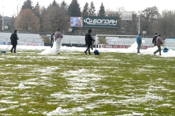 Луцький стадіон готують до приїзду «Динамо» з Києва. ФОТО