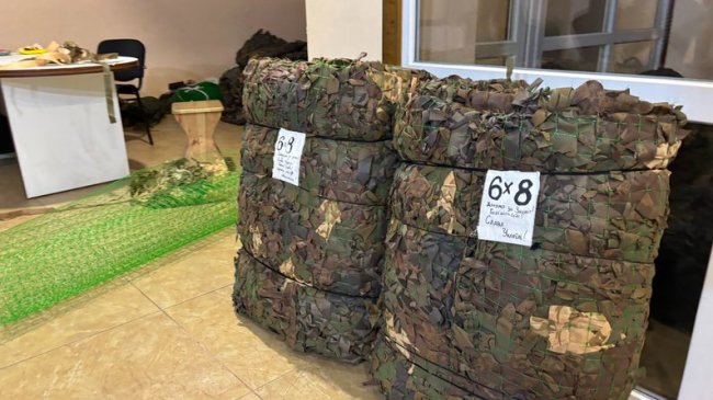 Волонтери на Волині вже три роки плетуть маскувальні сітки для армії