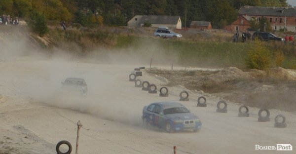 Під Луцьком змагалися автогонщики. ФОТО