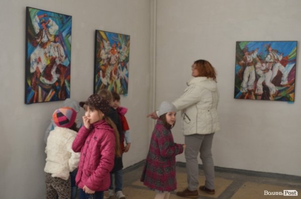 Коли полотна танцюють: у Луцьку відкрили виставку картин «в чотири руки». ФОТО