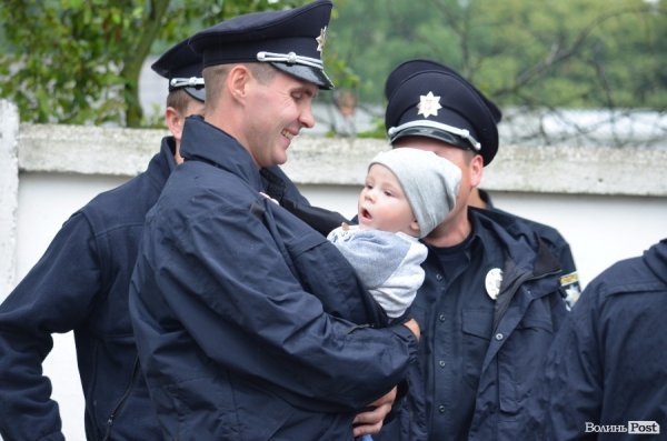 У Луцьку поліцейські отримали нові погони і звання. ФОТО