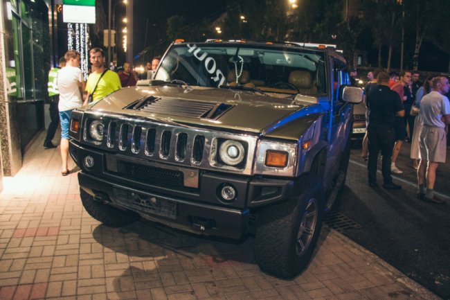 Протягнув 50 метрів по дорозі: у Києві Hummer на смерть збив 8-річну дитину. ФОТО. ВІДЕО