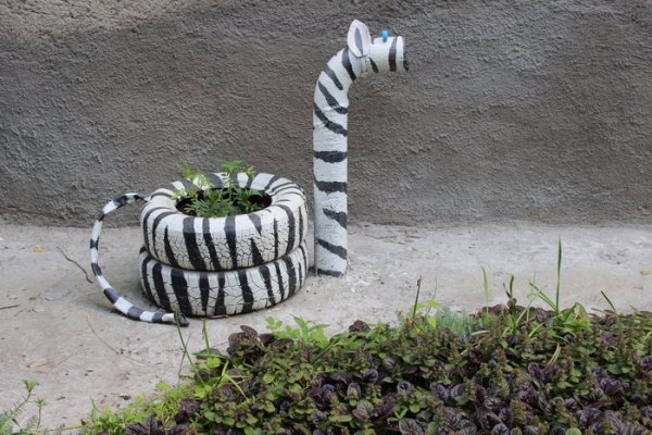 Мешканці одного з луцьких будинків перетворили свій під'їзд у казку. ФОТО