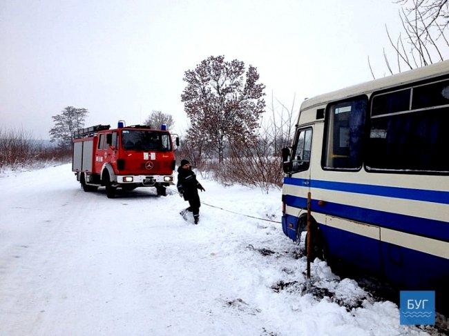 На Волині пасажирський автобус  злетів з дороги. ФОТО